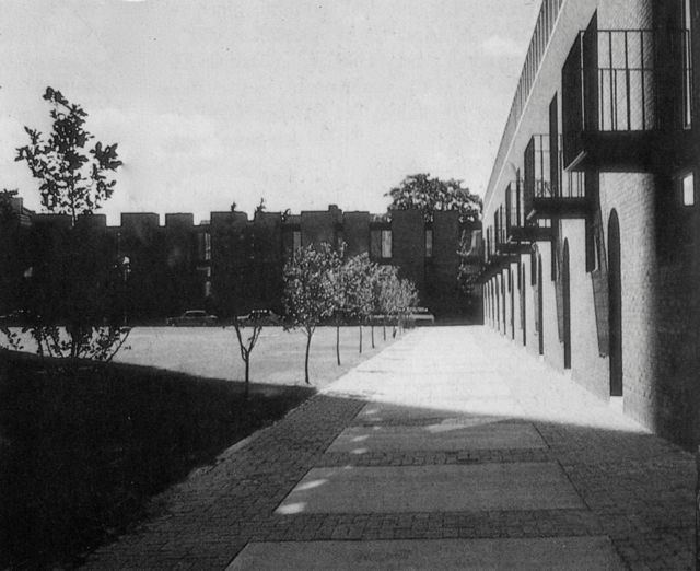 Locust Street Townhouses Philadelphia From Antonino Saggio book on Louis Sauer