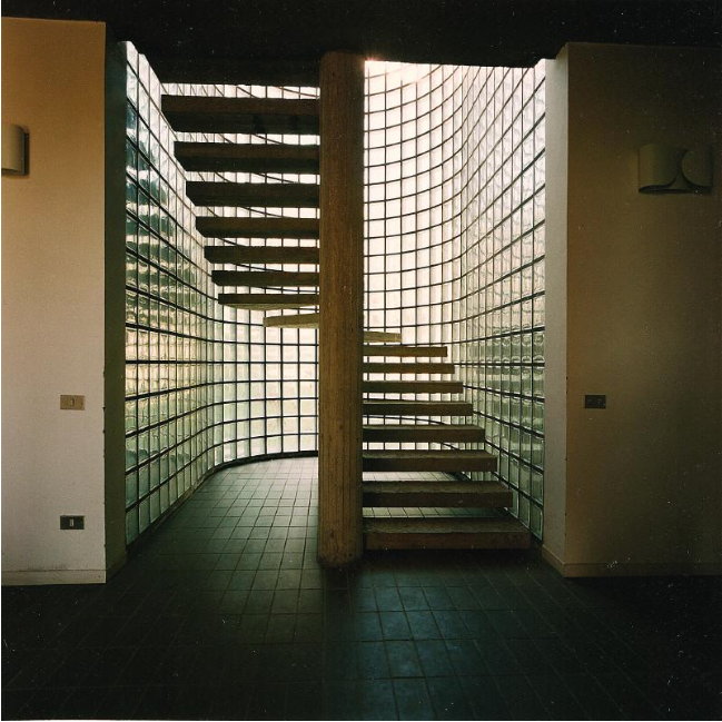 Villa a Sutri
        Luigi Franciosini Antonino Saggio